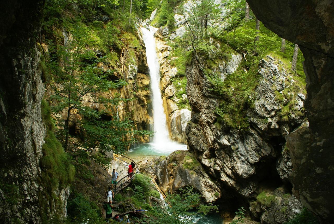 Hotel Alpinum Treffen Exterior photo