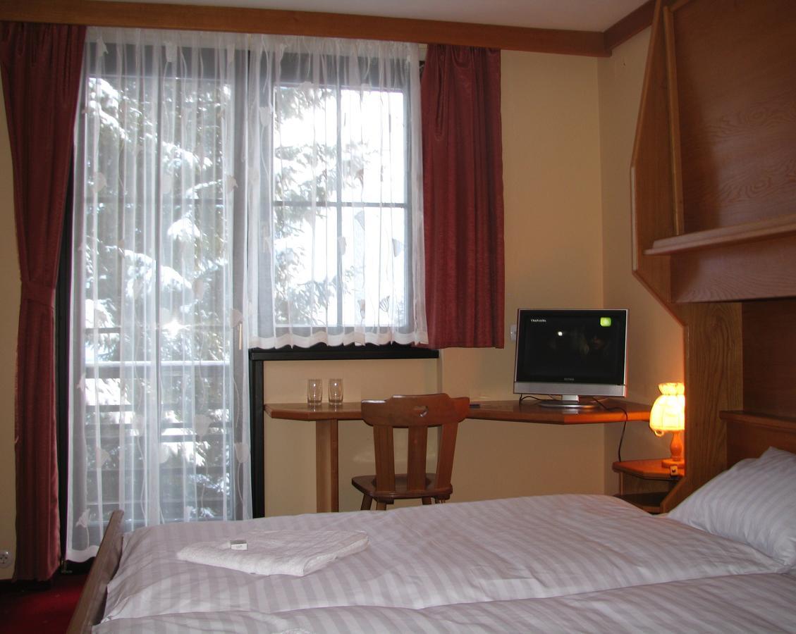 Hotel Alpinum Treffen Exterior photo