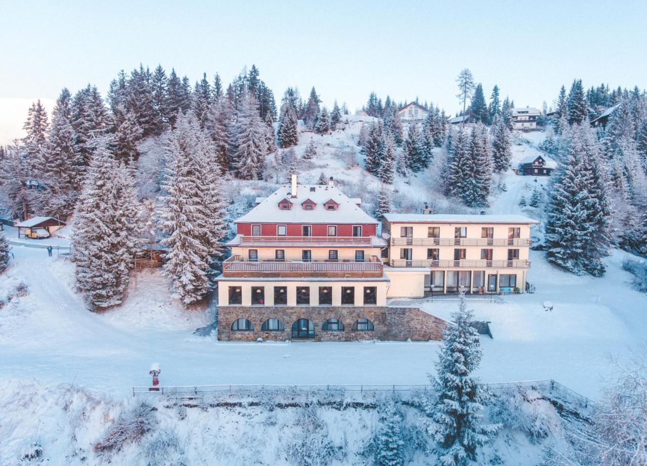 Hotel Alpinum Treffen Exterior photo